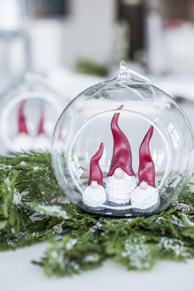Nääsgränsgården - Glass ball with 3 Santa